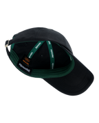 Zwarte pet met groene binnenkant en zichtbaar Jägermeister-merklogo.