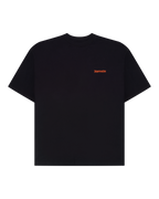 Zwart Jägermeister-label T-shirt met een klein oranje logo op de borst.