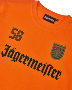Oranje Jägermeister-longsleeve met zwarte Jägermeister-wordmark en een '56'.