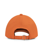 Oranje Jägermeister Racing-pet van achteren.