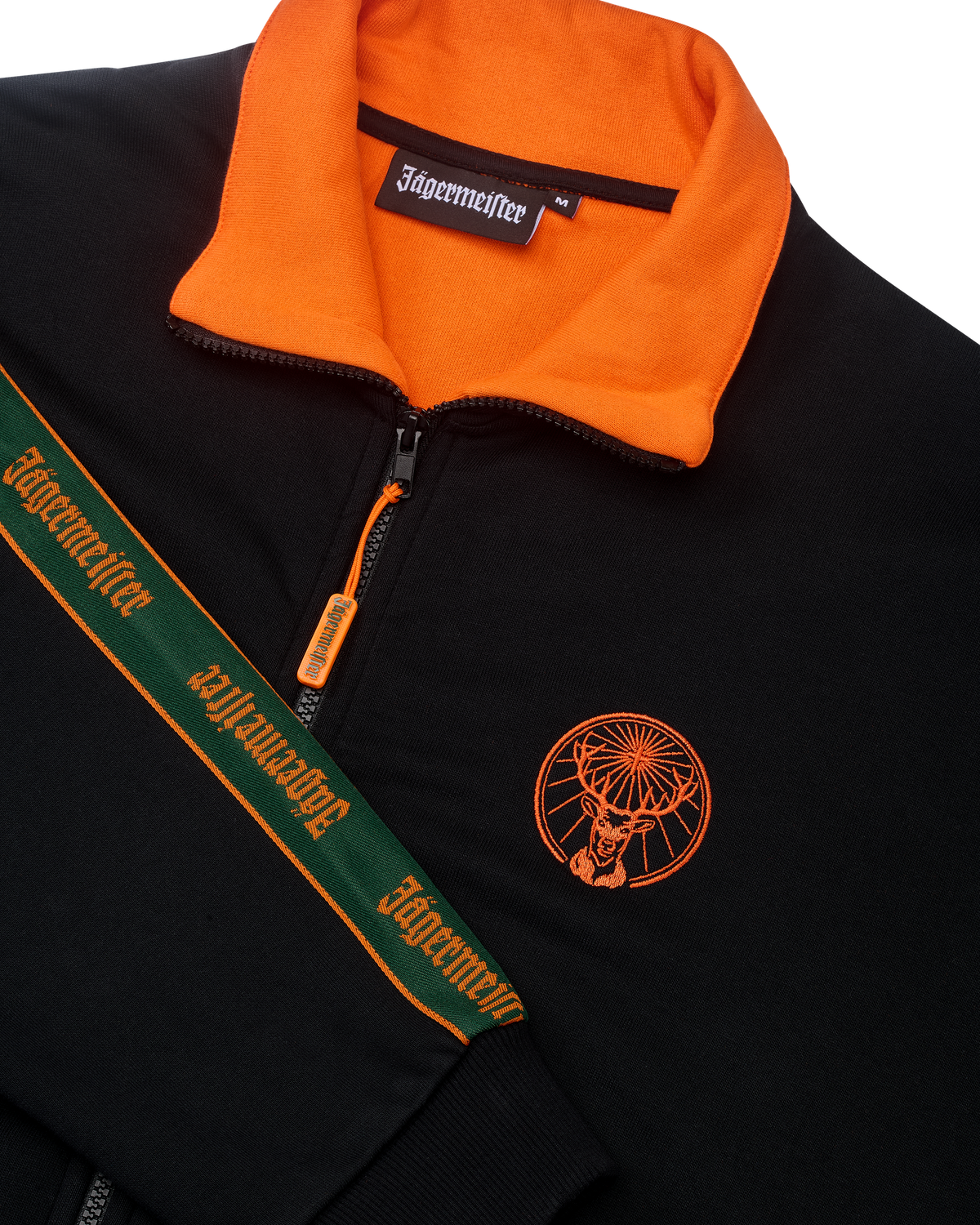 Zwart jack met oranje kraag en Jägermeister-branding op de borst en de mouw.